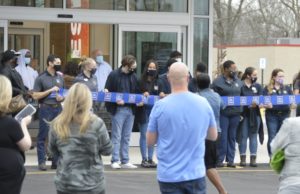 ALDI Opens To Large Lakeland Crowd
