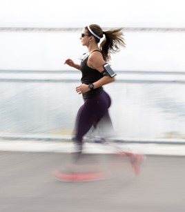 Rosalie Toren Discusses the Best Running Apps and Gadgets to Track Your Progress